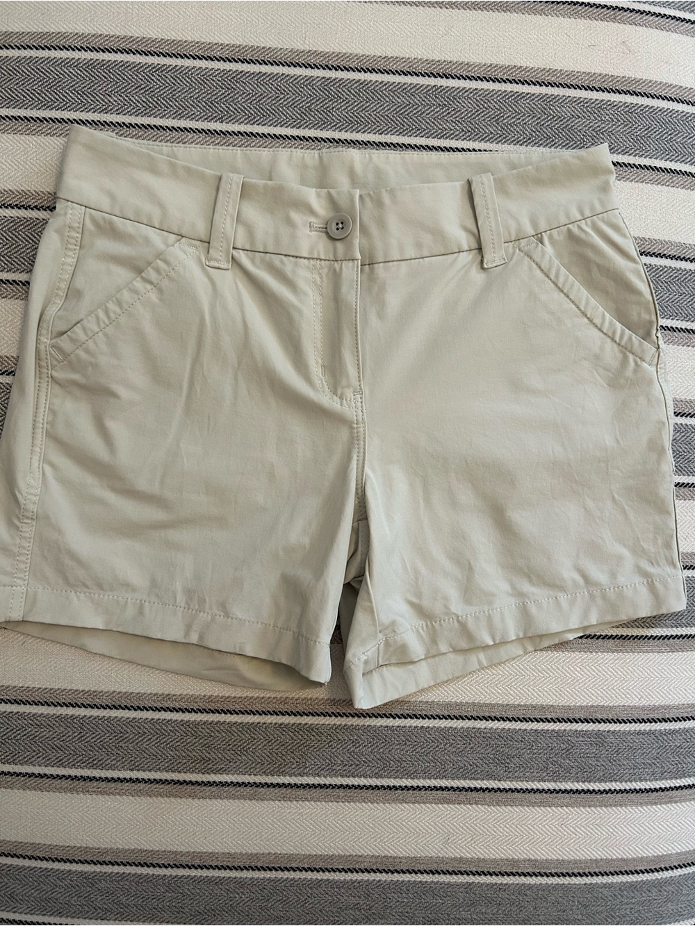 Vineyard Vines Light Stone Women's Performance Shorts